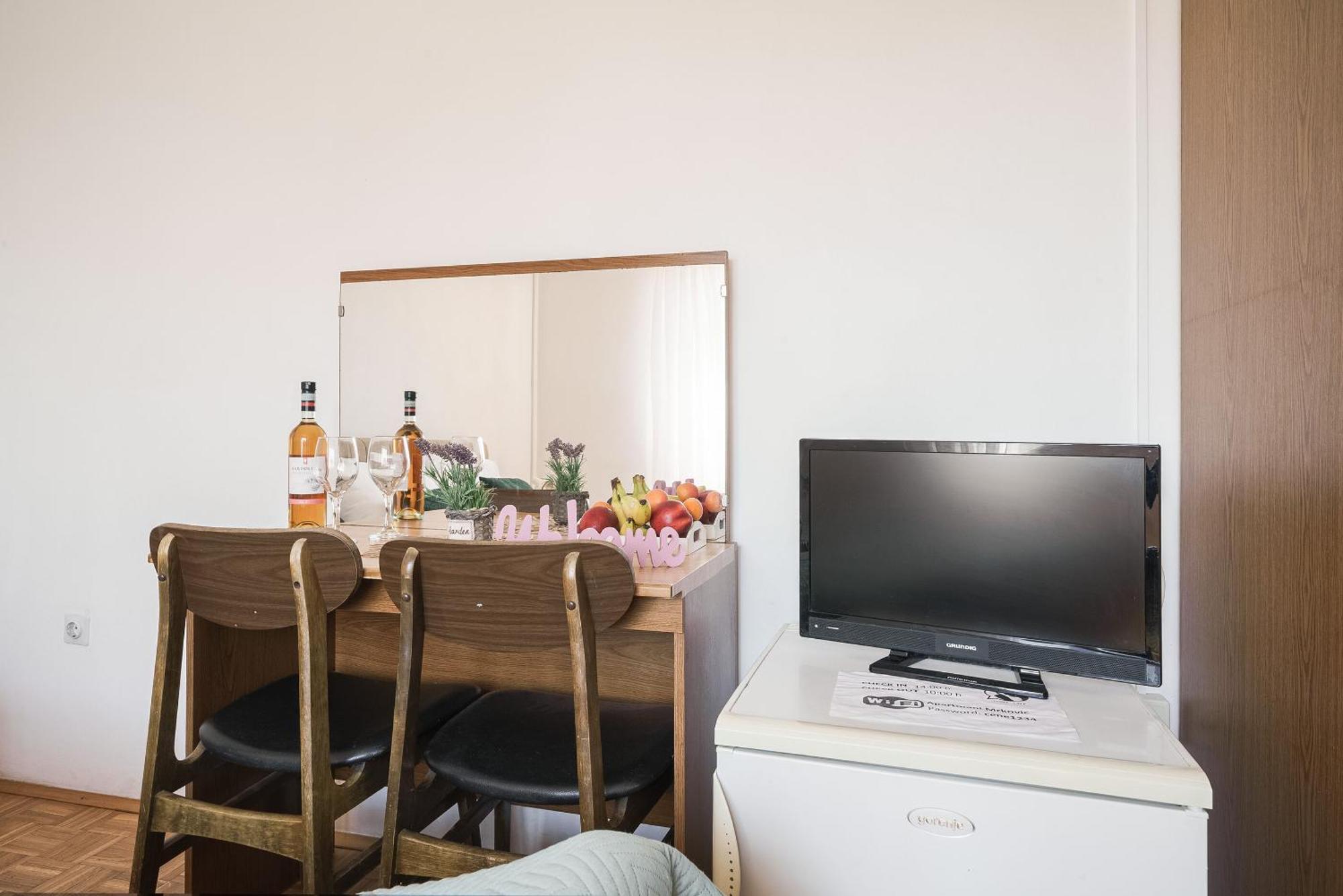 Apartment And Rooms Mrkovic Vodice Exterior photo